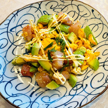 めっちゃ美味しい!マグロ、アボカド、フワッと卵、ごま醤油漬け