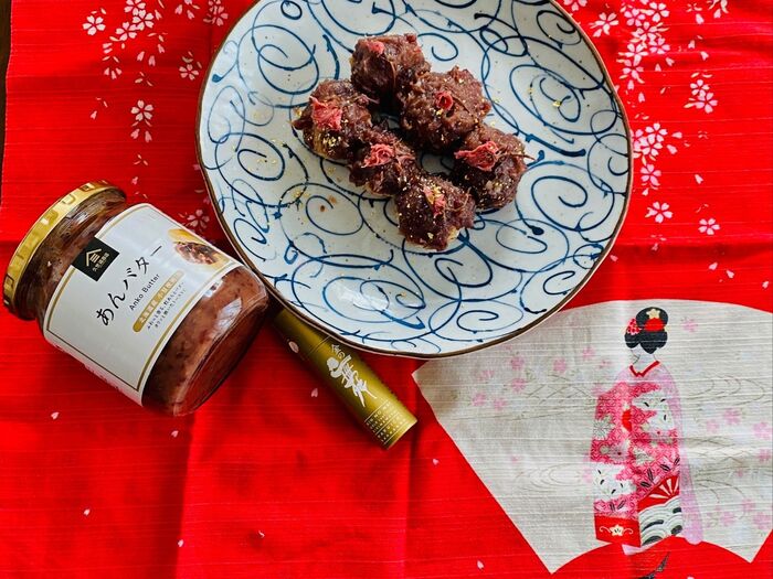 使い方は幅広い!金箔、桜DE🎶豪華絢爛あんバター玄米おはぎ