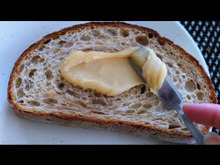 ハードパンのヴィーガンクリームチーズ乗せ 【ヴィーガン・グルテンフリー対応可】