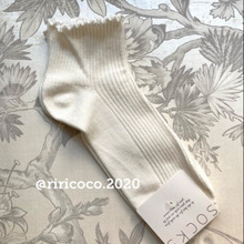 小さなフリルが華やか☆*:ダイソーのシンプルソックス。