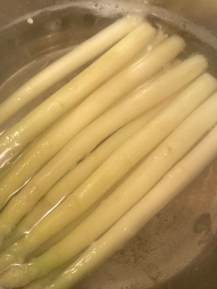 塩一つまみ入れて茹でる