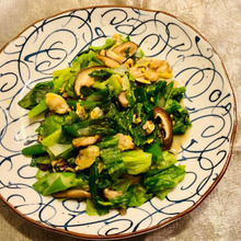 あさりと椎茸のねぎ塩焼きに!高騰するレタスの固いところを追加!これがイケる〜