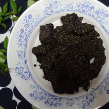 バナナは、接着剤だ!! 黒胡麻クリスピー煎餅