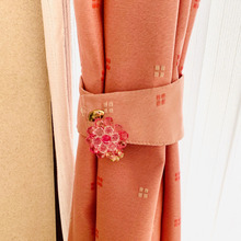 テーブルクロスズレ落ち防止アクセを使って、タッセル留め🎶