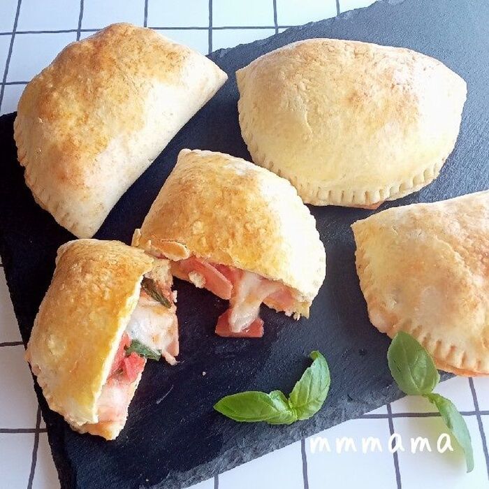 HMで発酵なし!とろ~りチーズが溶け出すカルツォーネ