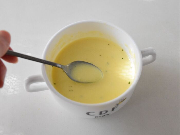 コーンポタージュスープを用意します。