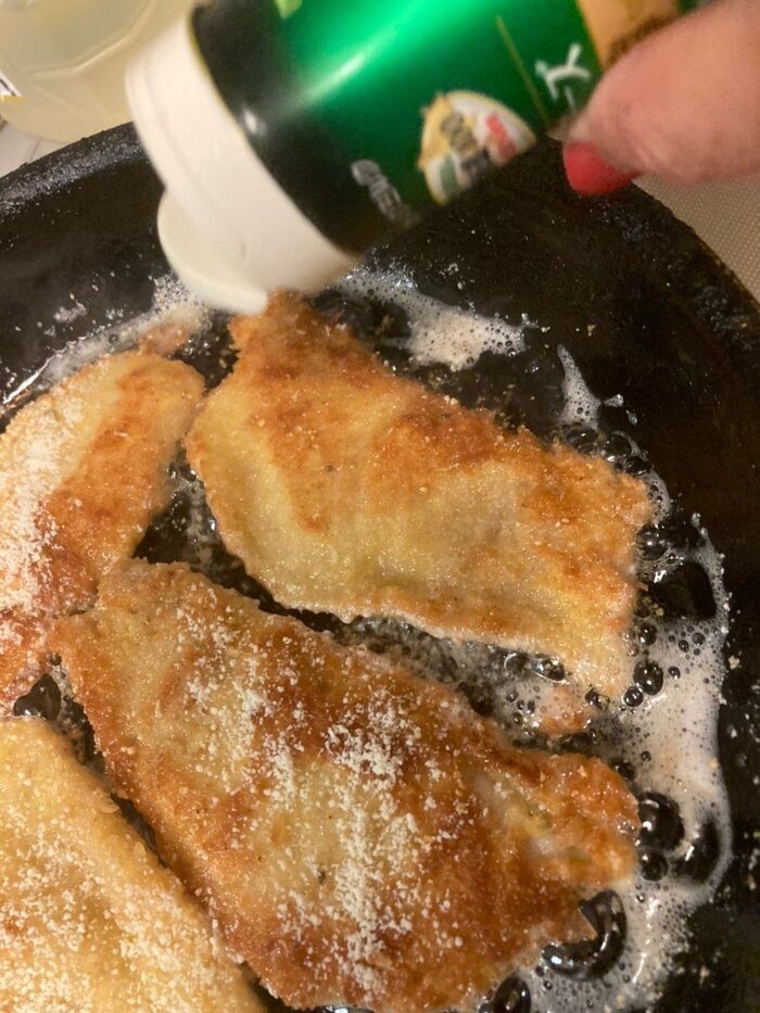 ひっくり返して裏側にも容赦なくかけます♪