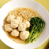 【鶏団子と豆苗の煮物】便利な野菜だし使用!