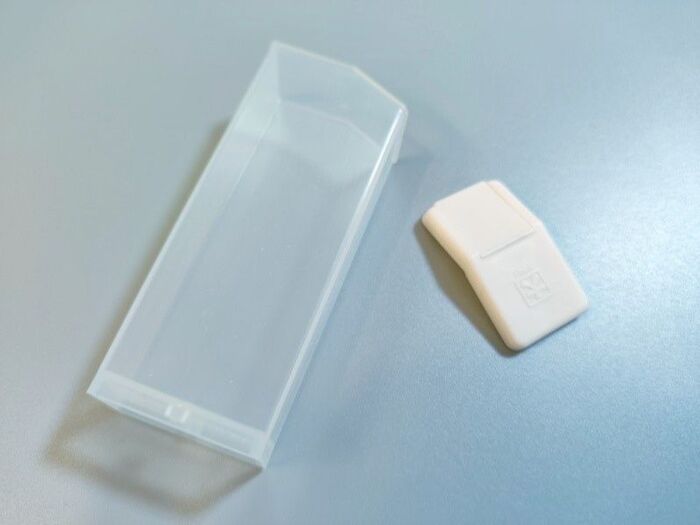 パッケージを剥がすと・・・ビックリ!