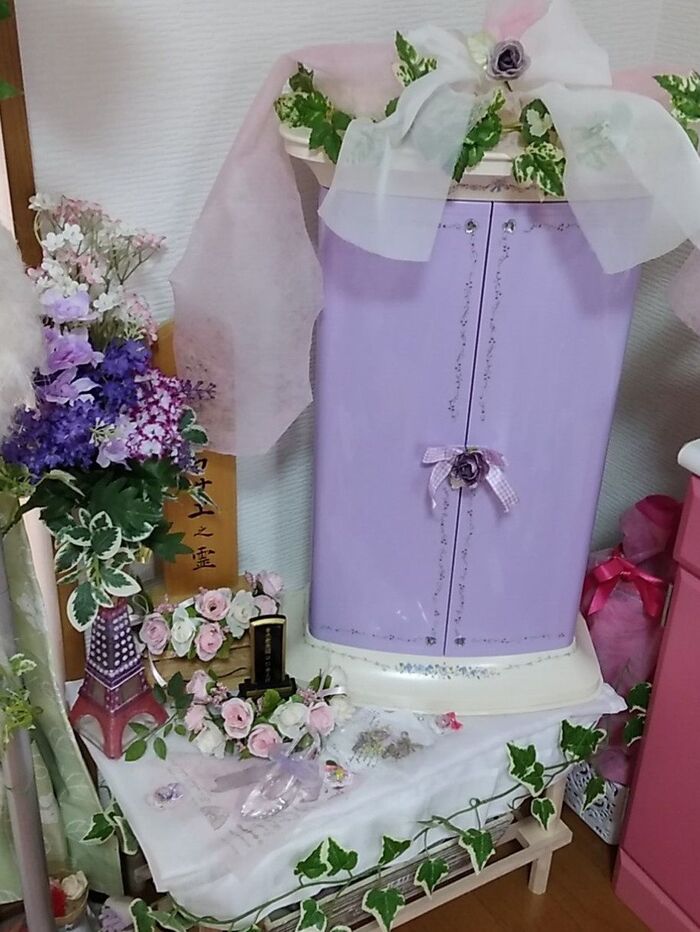 お仏壇をメルヘンチックにディスプレイ