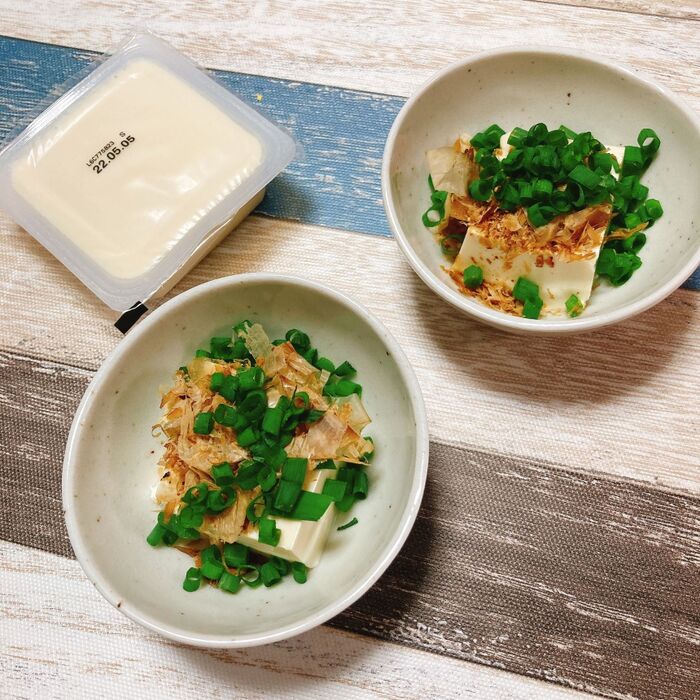 正方形のお豆腐を半分に切ってきれいに盛り付ける方法