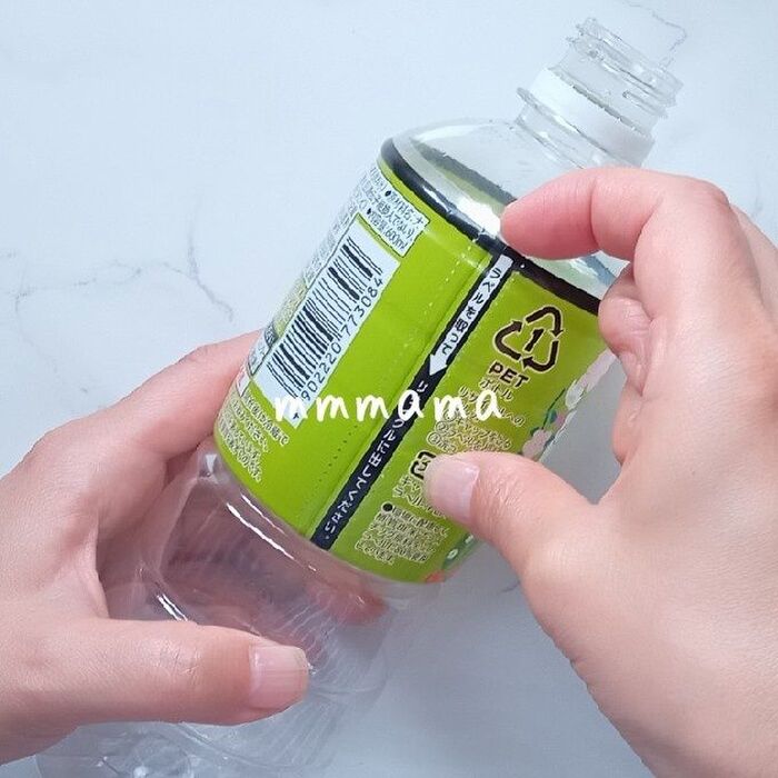 意外と知らない?!ペットボトルのミシン目ラベルのはがし方