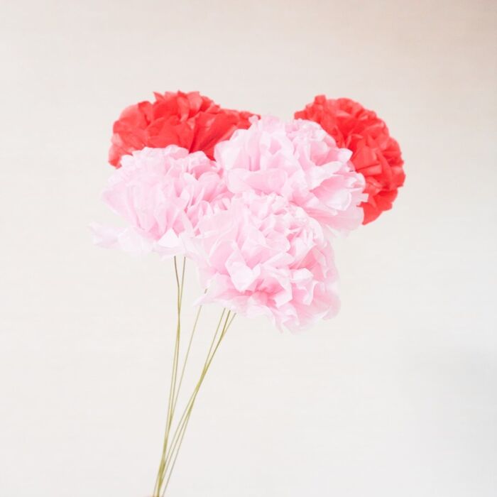 100均のフラワーペーパーを使ったお花のギフトアレンジ
