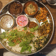 大衆スパイス酒場 ニューヤスダヤとエマカリーのコラボ