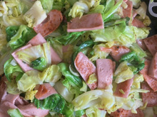 カリカリ魚肉ソーセージとキャベツのささっと炒め♪