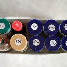 牛乳パックとシールで整理できたスパイスと保存食