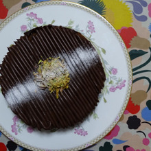 孫のバースデーケーキ 「ガトーショコラナンシーarrange」ちょこちょこしてる。。。