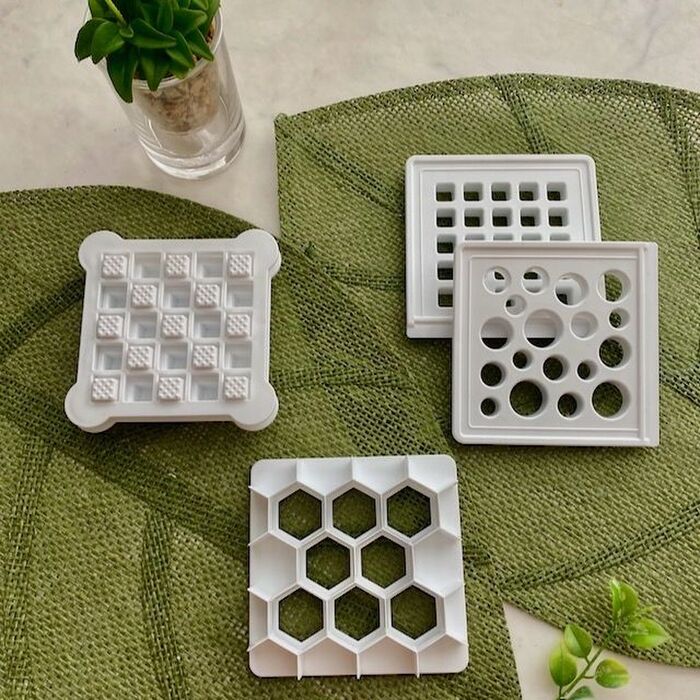 お弁当作りに役立ちそうなダイソーの3つの白い板