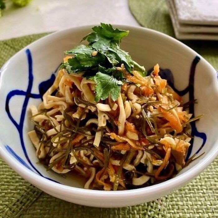 ヘルシー食材「豆腐干」でお酢をきかせた人参と昆布和え