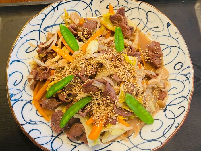 野菜も美味しくたっぷり!牛タン塩レモン炒め