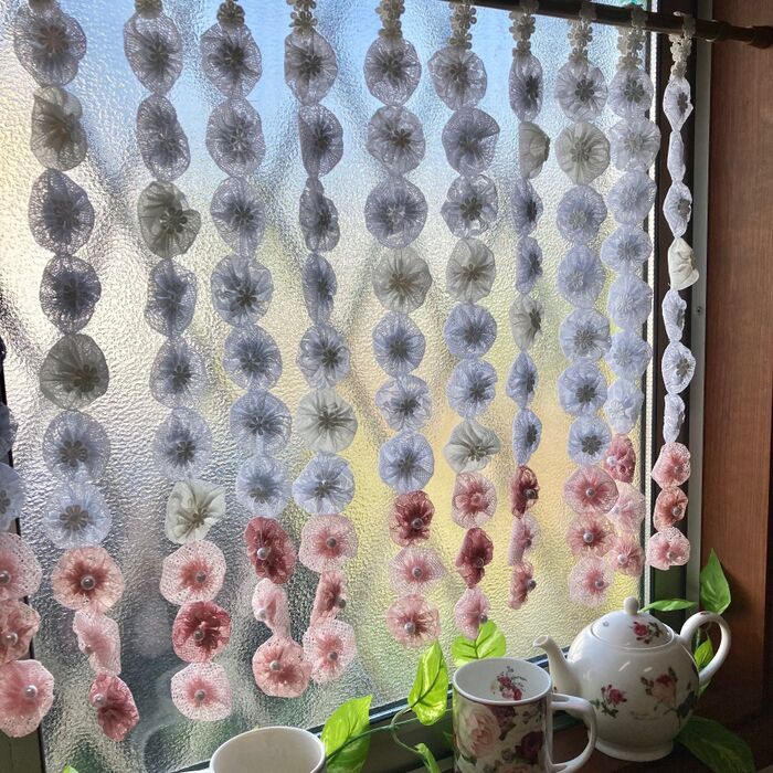 100均レースのれんリメイク!ヨーヨーキルトの手作りカフェカーテン(^○^)