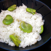 旬を味わうレシピ~緑が鮮やか♪そら豆ごはん