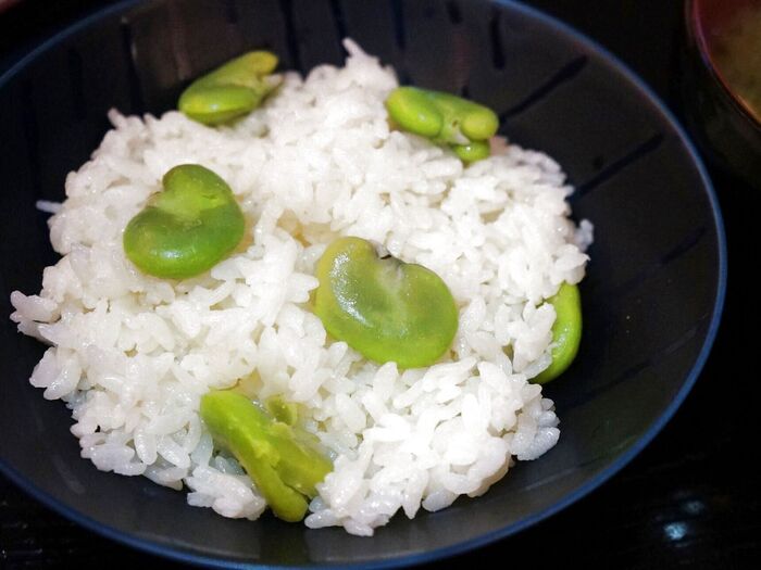 旬を味わうレシピ~緑が鮮やか♪そら豆ごはん