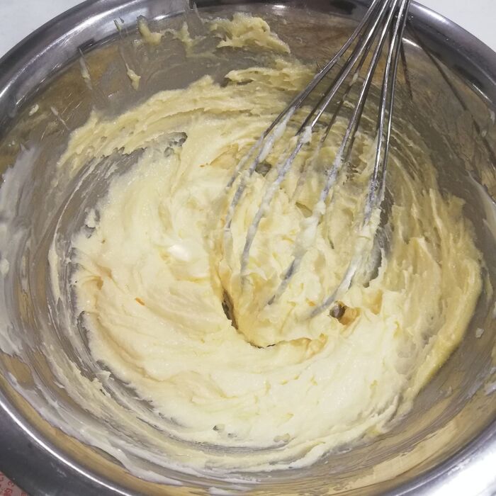 ③卵黄を加える