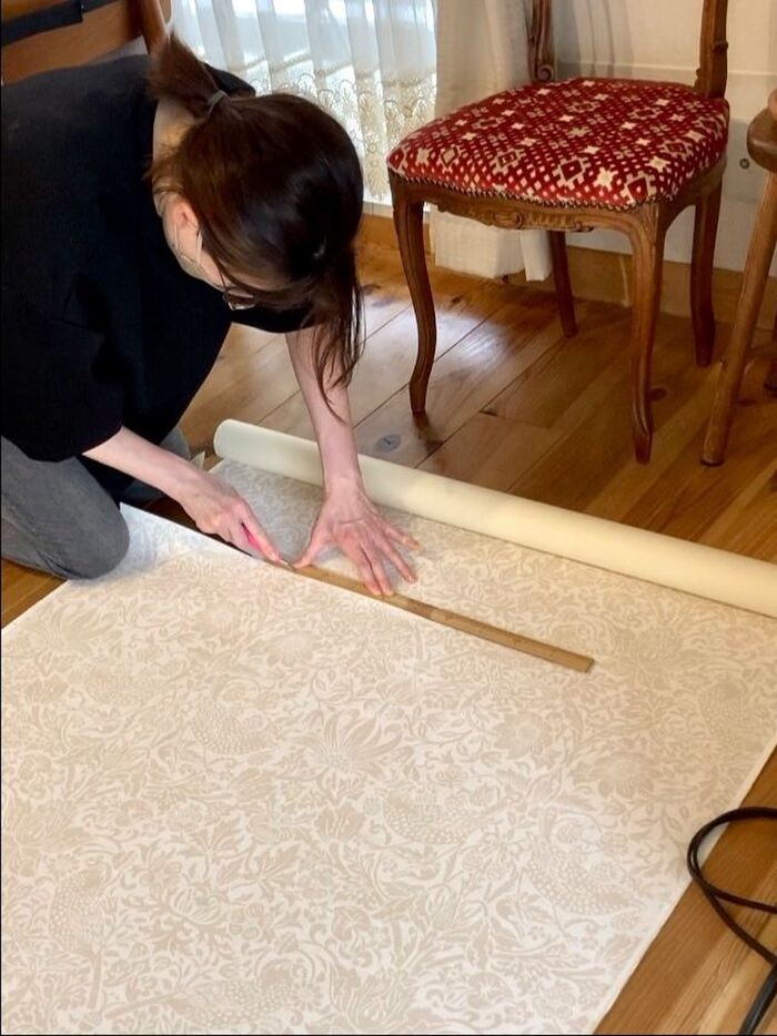 壁紙をカットする。