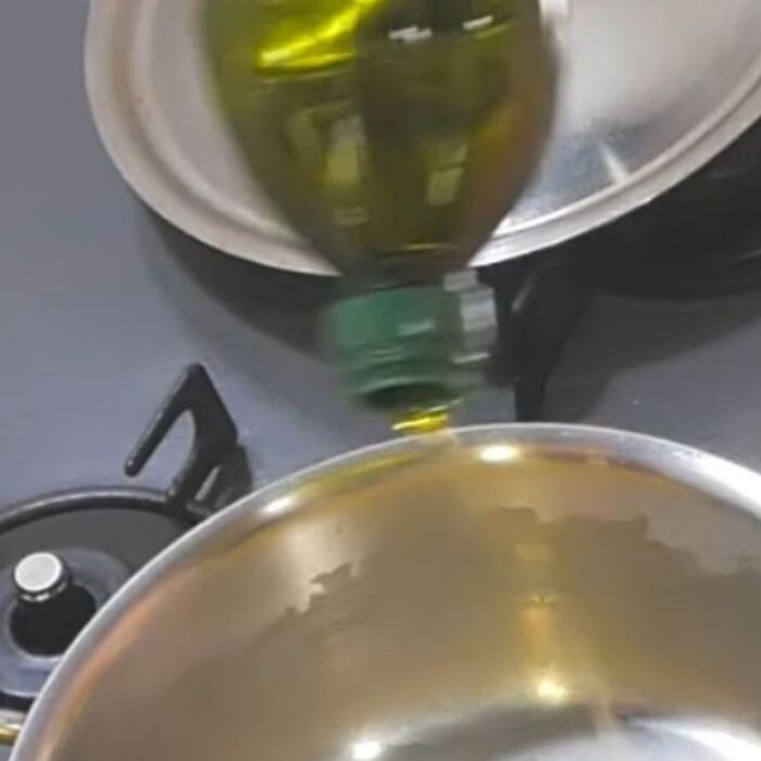 調味料を混ぜる