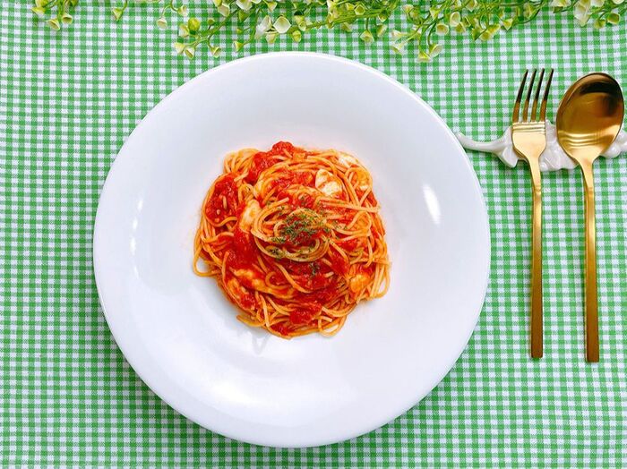 【モッツァレラチーズとトマトソースのパスタ】便利な野菜だし使用！