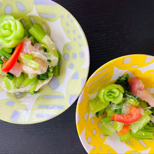 ツナを切らしたので、小松菜と新玉ねぎ、マグロのサラダ♪