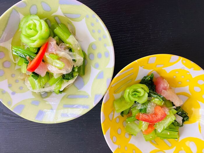 ツナを切らしたので、小松菜と新玉ねぎ、マグロのサラダ♪