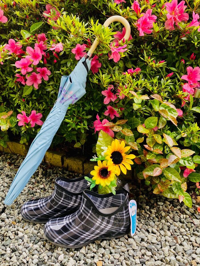 雨の日には脱ぎ履きし易いもの!買い物にも楽チン!売り切れ続出(*´∀`)♪
