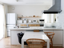 【キッチンをきれいに見せる】貼るだけDIY