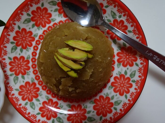 白小豆あんデーツ風味、ピスタチオ添え(デザート)