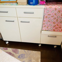 湿気対策にはキャスター付きの家具!空気の通り道を作ってカビ防止♪