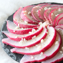 赤カブのオリーブ塩麹和え