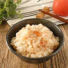 トマトを丸ごと入れるだけ!「圧力鍋★冷凍トマトの炊き込みご飯」