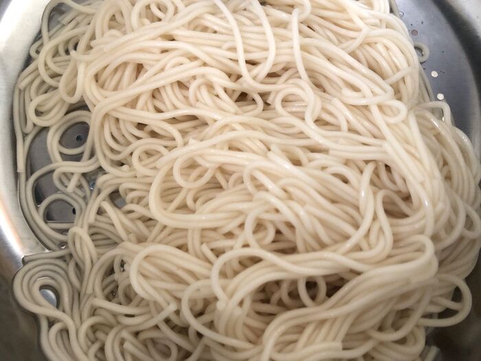 そうめんを湯がきます