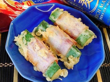 【おうち居酒屋ごはん】華さくりでサクサク♪ズッキーニのベーコン巻き天ぷら