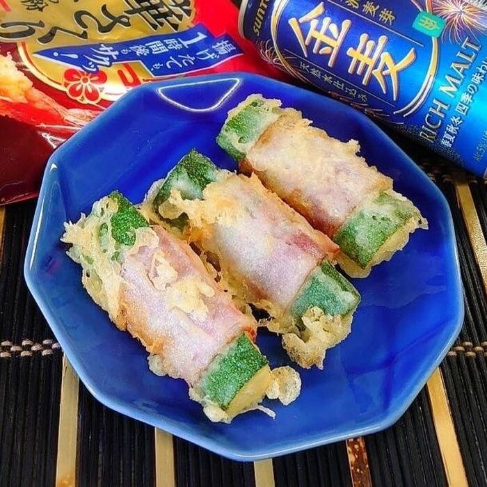 【おうち居酒屋ごはん】華さくりでサクサク♪ズッキーニのベーコン巻き天ぷら