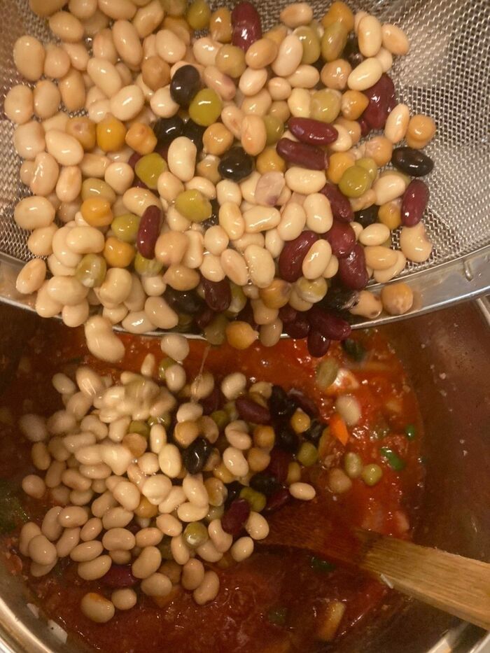 一気に豆を入れて、あとはコトコトと煮るだけです♪