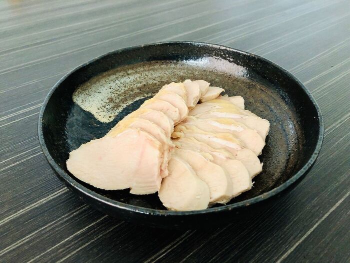 【週に一度のリセット飯】鶏むね肉を茹でたら一石二鳥!絶品スープも完成