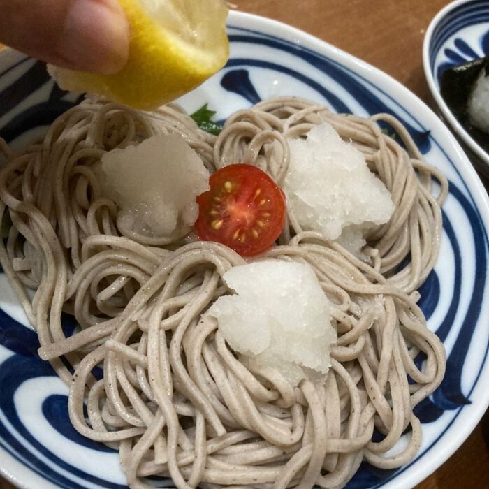 食べる時は個別にレモンをかけてお召し上がりください♪