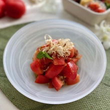 切って和えるだけのトマトのおかかめんつゆ和え
