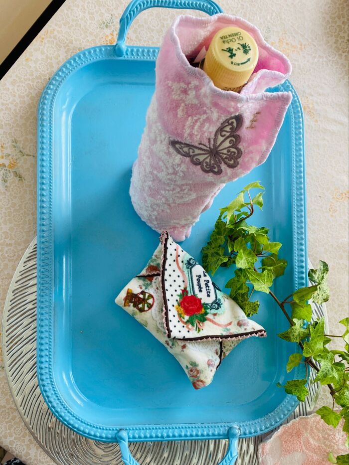 面倒なボタン付け、紐通しも不要!ハンドタオルでビジャビジャ防止\(^o^)/