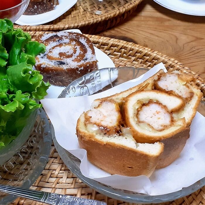 えー!?長い!食パンの耳レシピ…くるくるとろーりチーズ海老カツパンとくるくる大粒レーズンラスク!