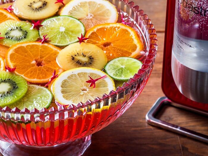 炭酸水と白ワインとシロップを好きな割合で