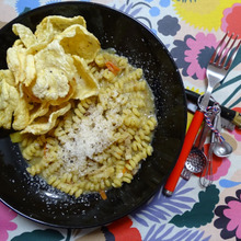 フジッリ(fusilli)のグリーンカレー風味、ウンピンビリンジョウ添え